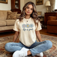 ✨50% RABATT! ✨”🌼Livet är härligt😊” T-shirt med tusensköna-motiv