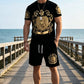 👕 50 % RABATT NU! 👑 T-shirt- och shorts-set för män med guldkrönmönster – Snyggt, andningsbart och perfekt för avslappnade sommardagar eller sportiga looks 🩳